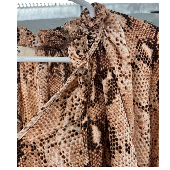 Entro snake skin reptile top ruffle sleeve tie v-neck popover lightweight small - Picture 3 of 7